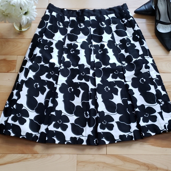 Mario Serrani Dresses & Skirts - Mario Serrani - black/white pleated skirt